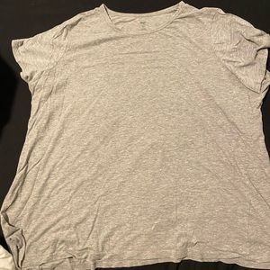 grey short sleeved workout top